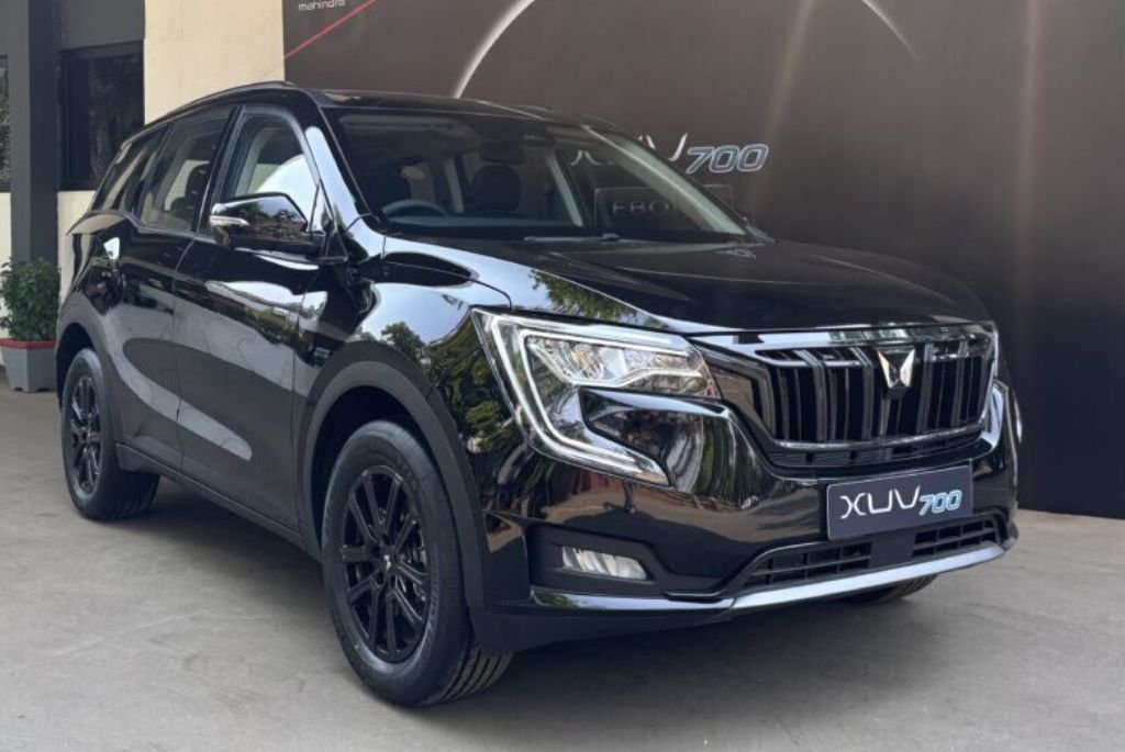 Mahindra XUV700 Ebony Edition