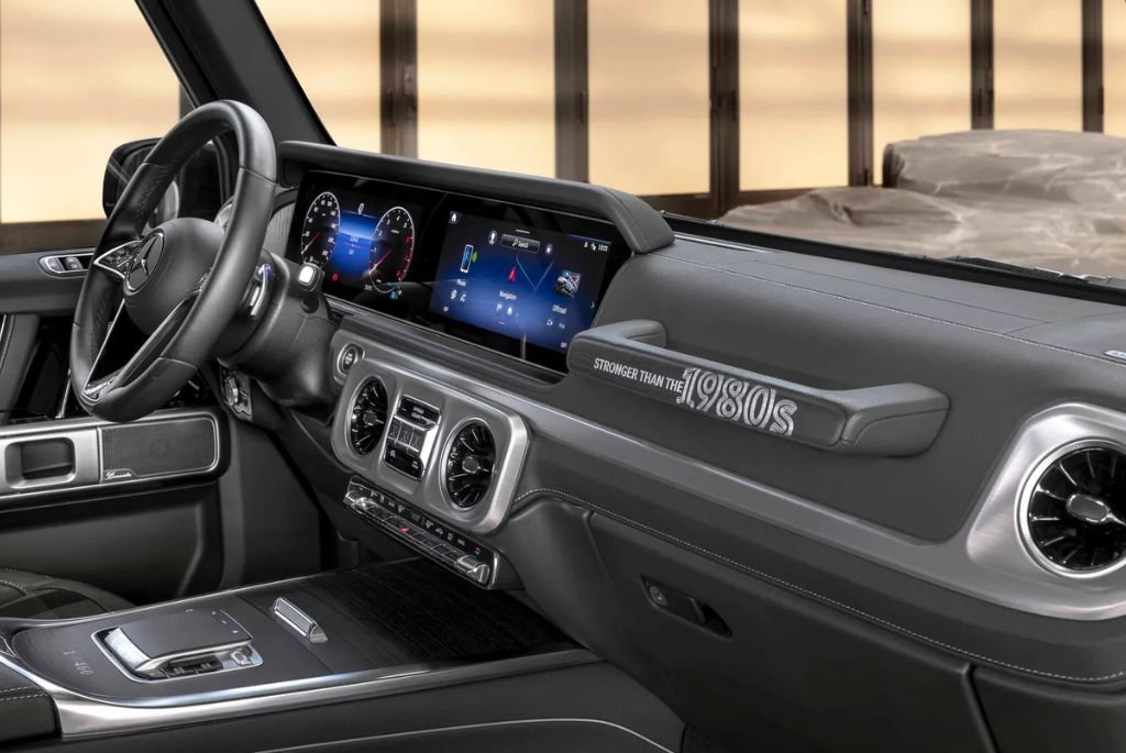 Mercedes-Benz G-Class STRONGER THAN THE 1980s : Interior