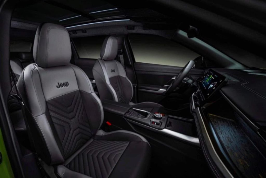 2025 Jeep Compass: Interior