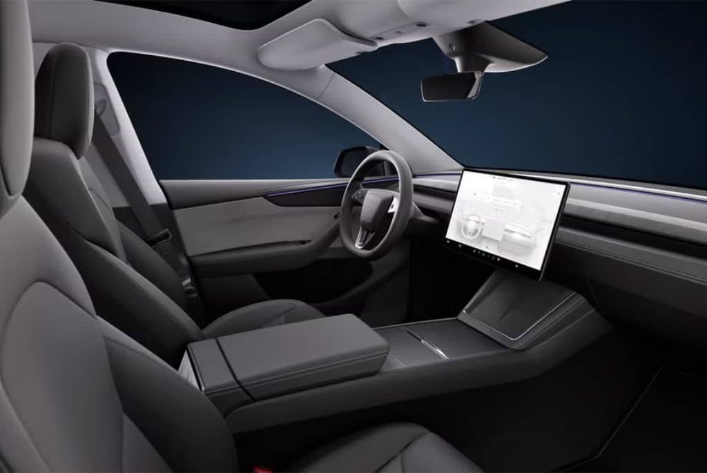 2025 Tesla Model Y: Interior