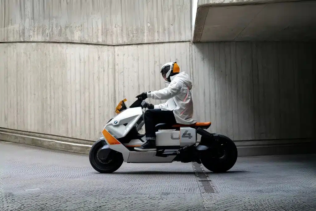 BMW CE 04