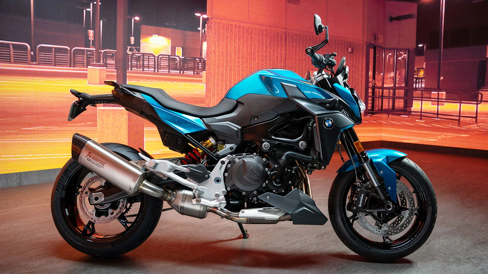BMW F 900 R Cockpit and Comfort