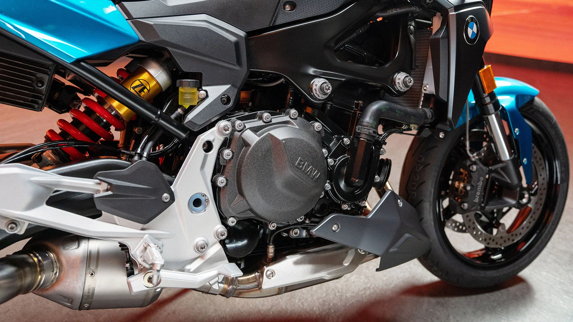 BMW F 900 R Engine and Performance